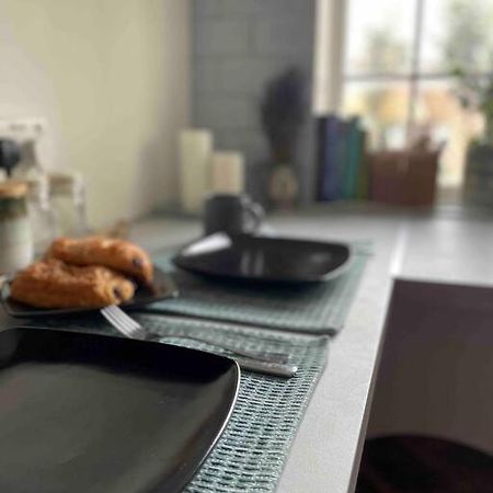 One Bedroom Putney Village Flat Лондон Екстер'єр фото