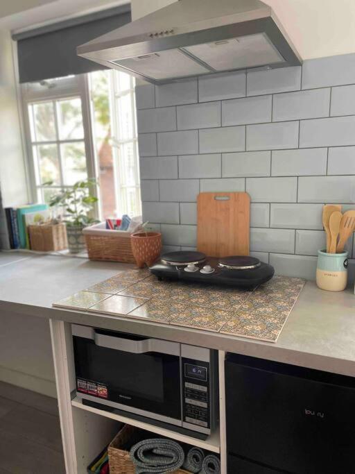 One Bedroom Putney Village Flat Лондон Екстер'єр фото