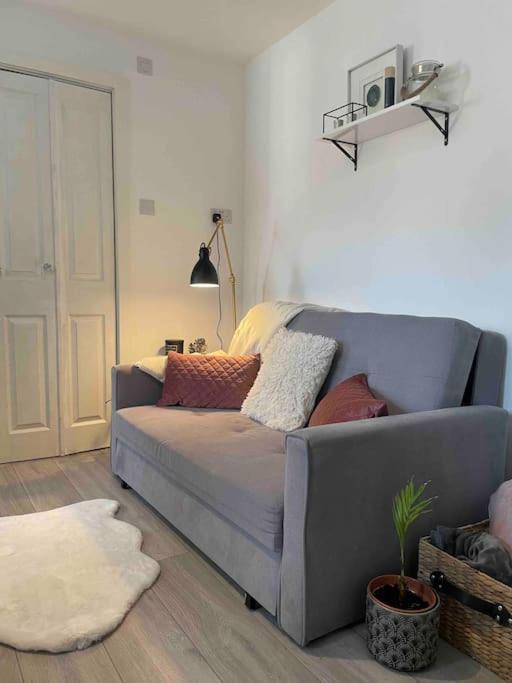 One Bedroom Putney Village Flat Лондон Екстер'єр фото