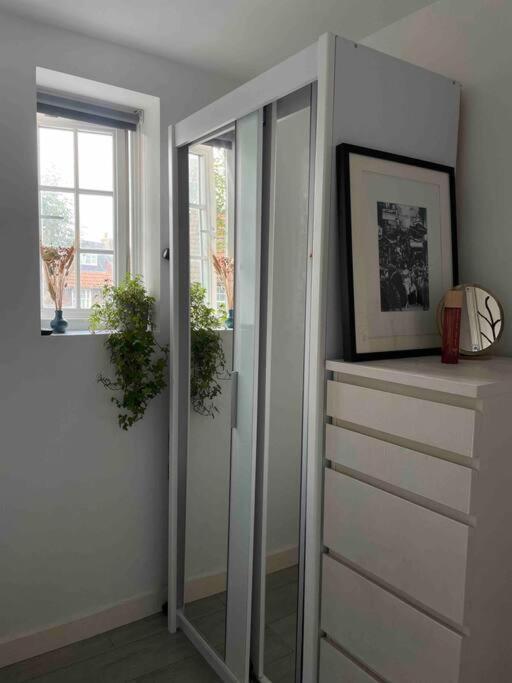 One Bedroom Putney Village Flat Лондон Екстер'єр фото
