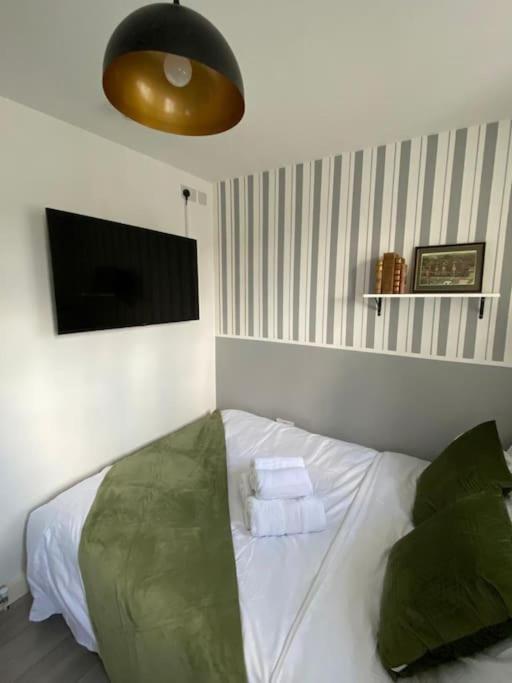 One Bedroom Putney Village Flat Лондон Екстер'єр фото
